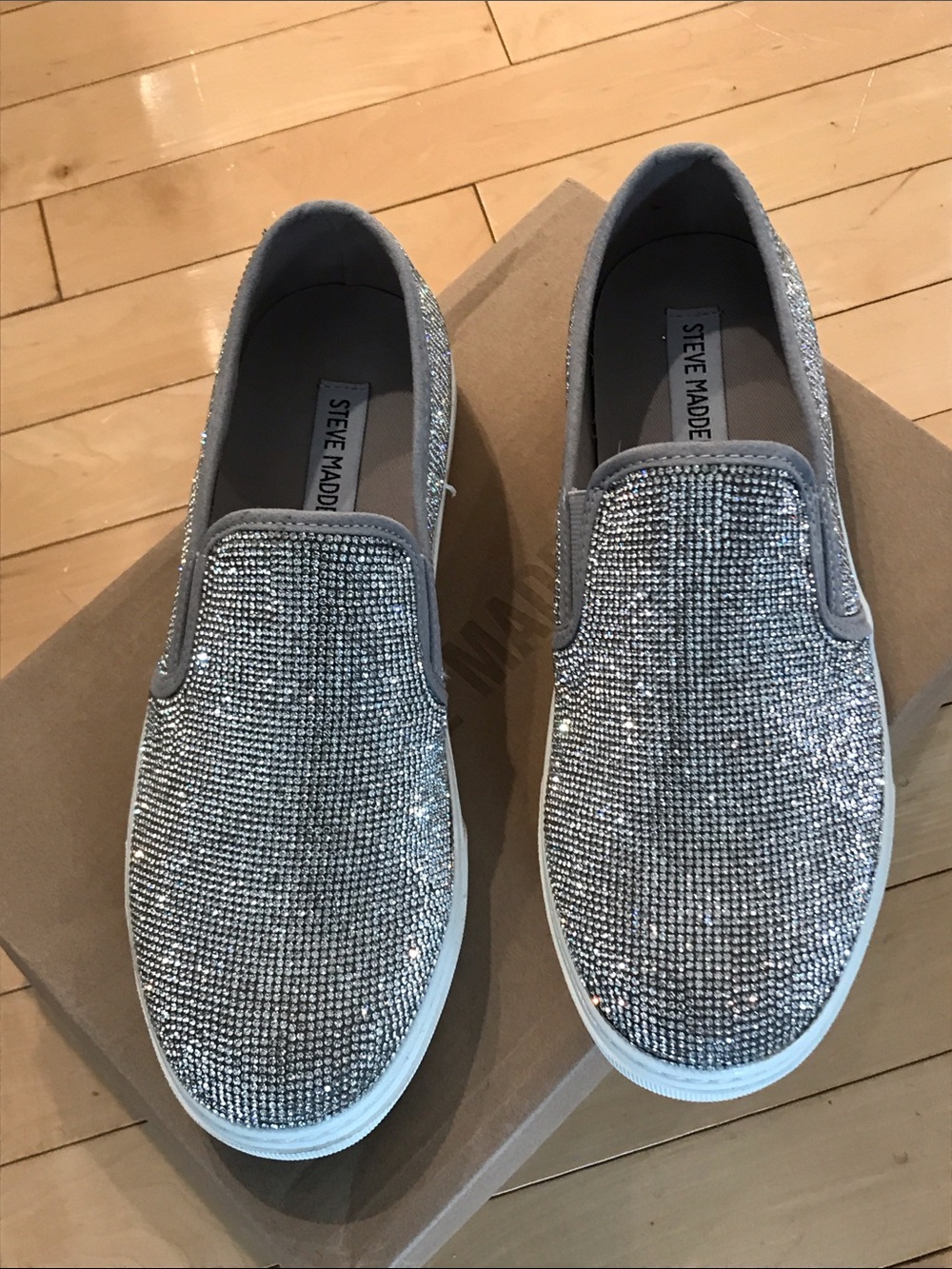 New Steve Madden sparkling slip on sneakers - 8 in box - Picture 2 of 11